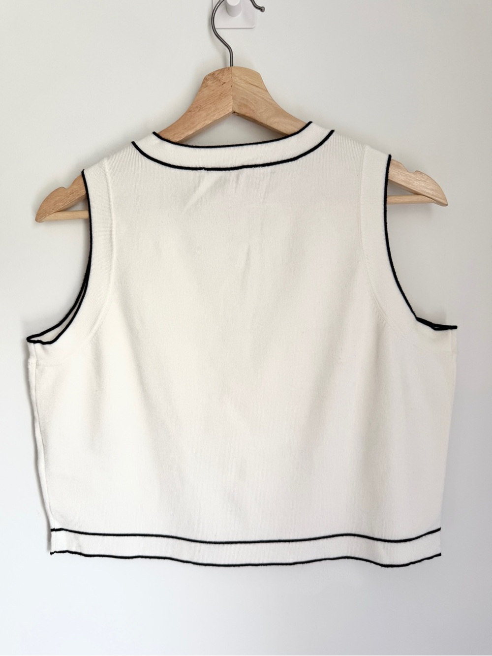Ever New White & Black Contrast Knit Vest – Size S - Picture 2 of 3